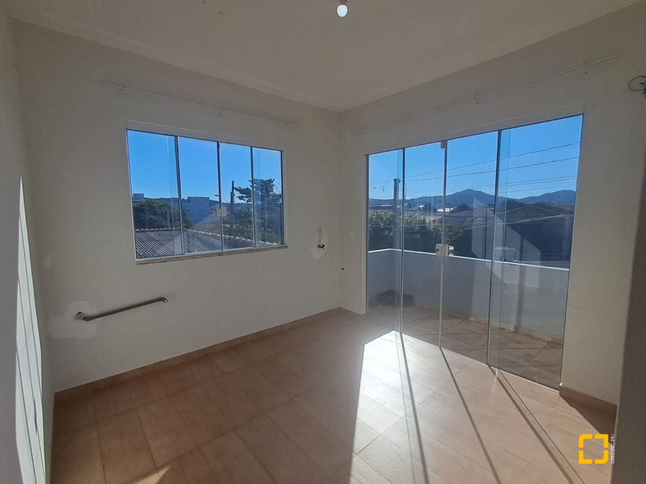 Prédio com 221m², 3 garagens, no bairro Ingleses em Florianópolis