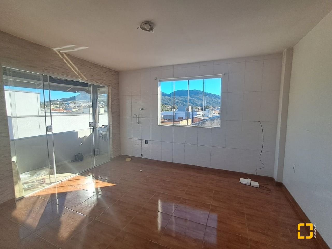 Prédio com 221m², 3 garagens, no bairro Ingleses em Florianópolis