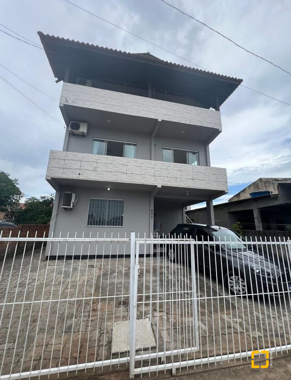Prédio com 221m², 3 garagens, no bairro Ingleses em Florianópolis