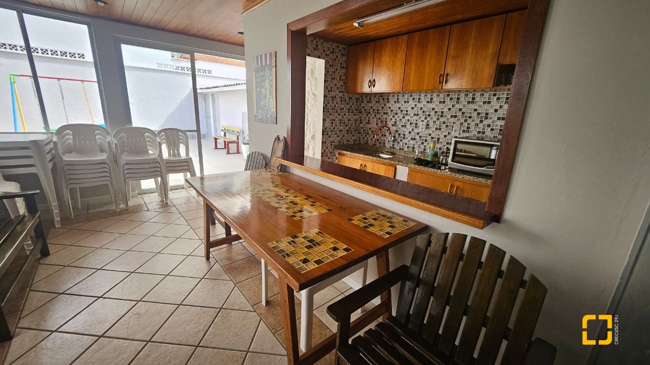 Apartamento com 100m², 4 quartos (sendo 1 suíte), 1 garagem, no bairro Centro em Florianópolis