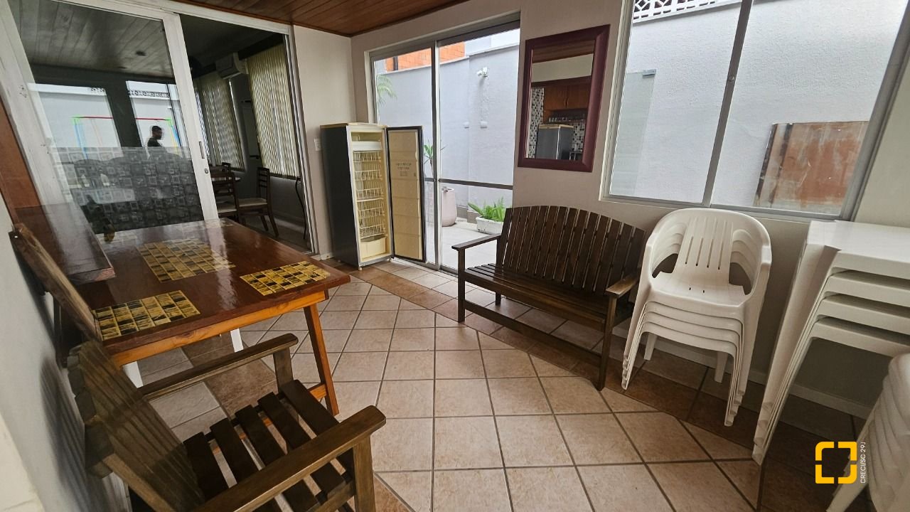 Apartamento com 100m², 4 quartos (sendo 1 suíte), 1 garagem, no bairro Centro em Florianópolis