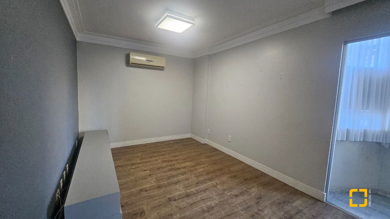 Apartamento com 100m², 4 quartos (sendo 1 suíte), 1 garagem, no bairro Centro em Florianópolis