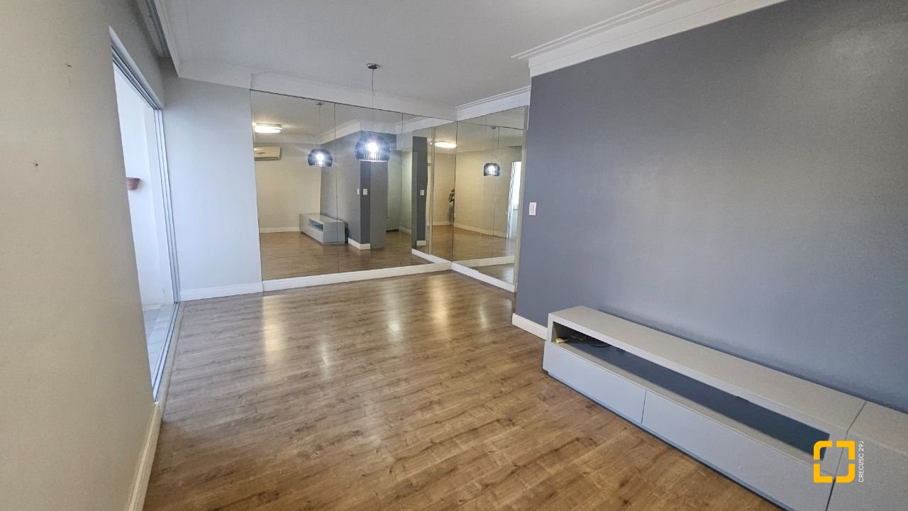 Apartamento com 100m², 4 quartos (sendo 1 suíte), 1 garagem, no bairro Centro em Florianópolis