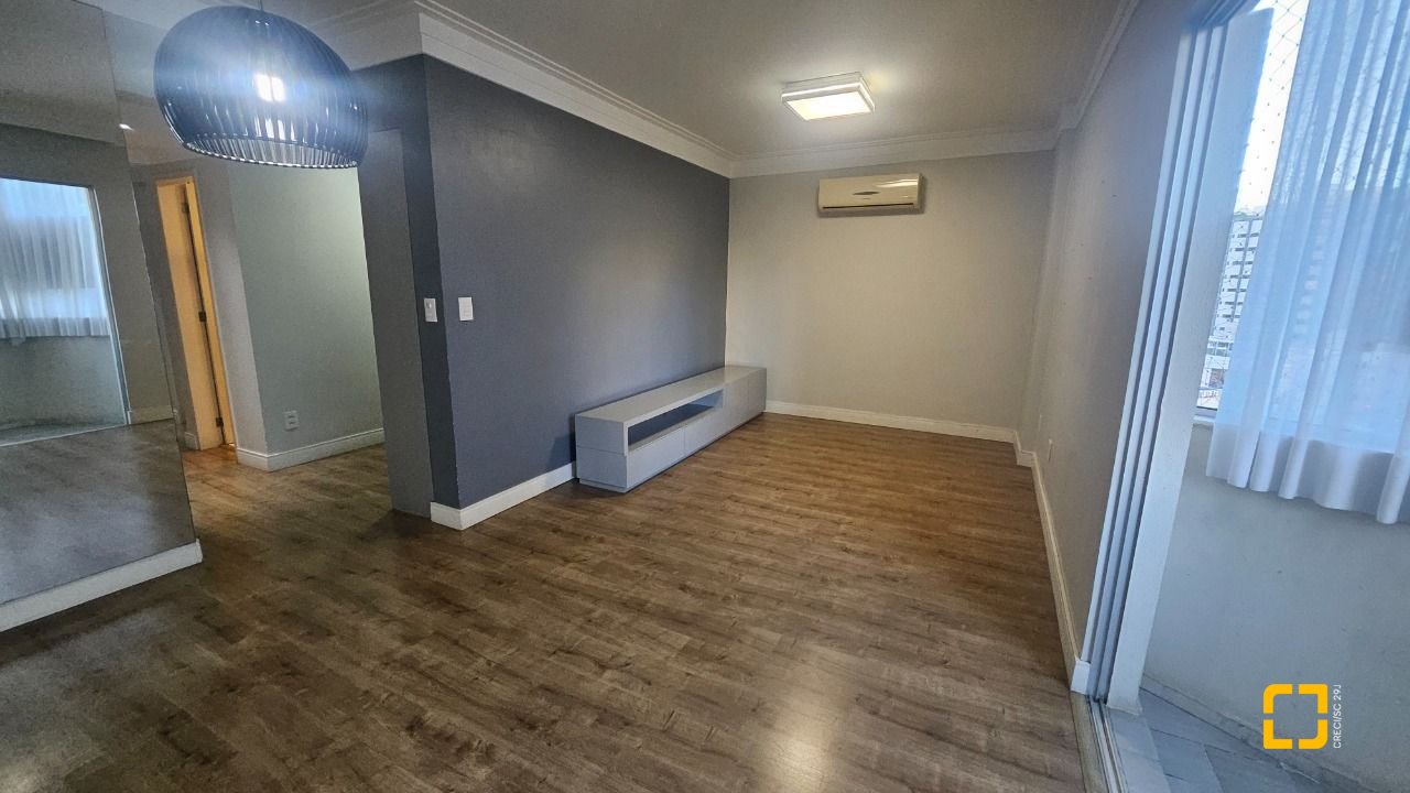 Apartamento com 100m², 4 quartos (sendo 1 suíte), 1 garagem, no bairro Centro em Florianópolis