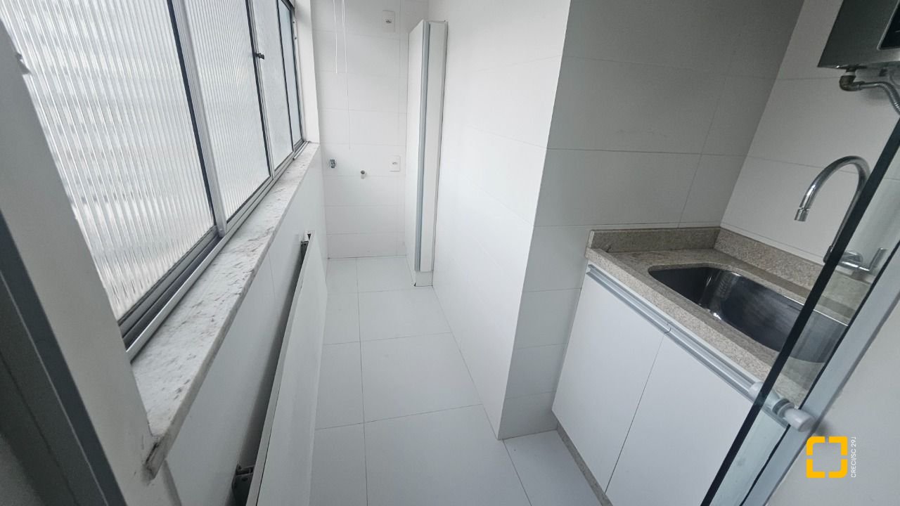 Apartamento com 100m², 4 quartos (sendo 1 suíte), 1 garagem, no bairro Centro em Florianópolis