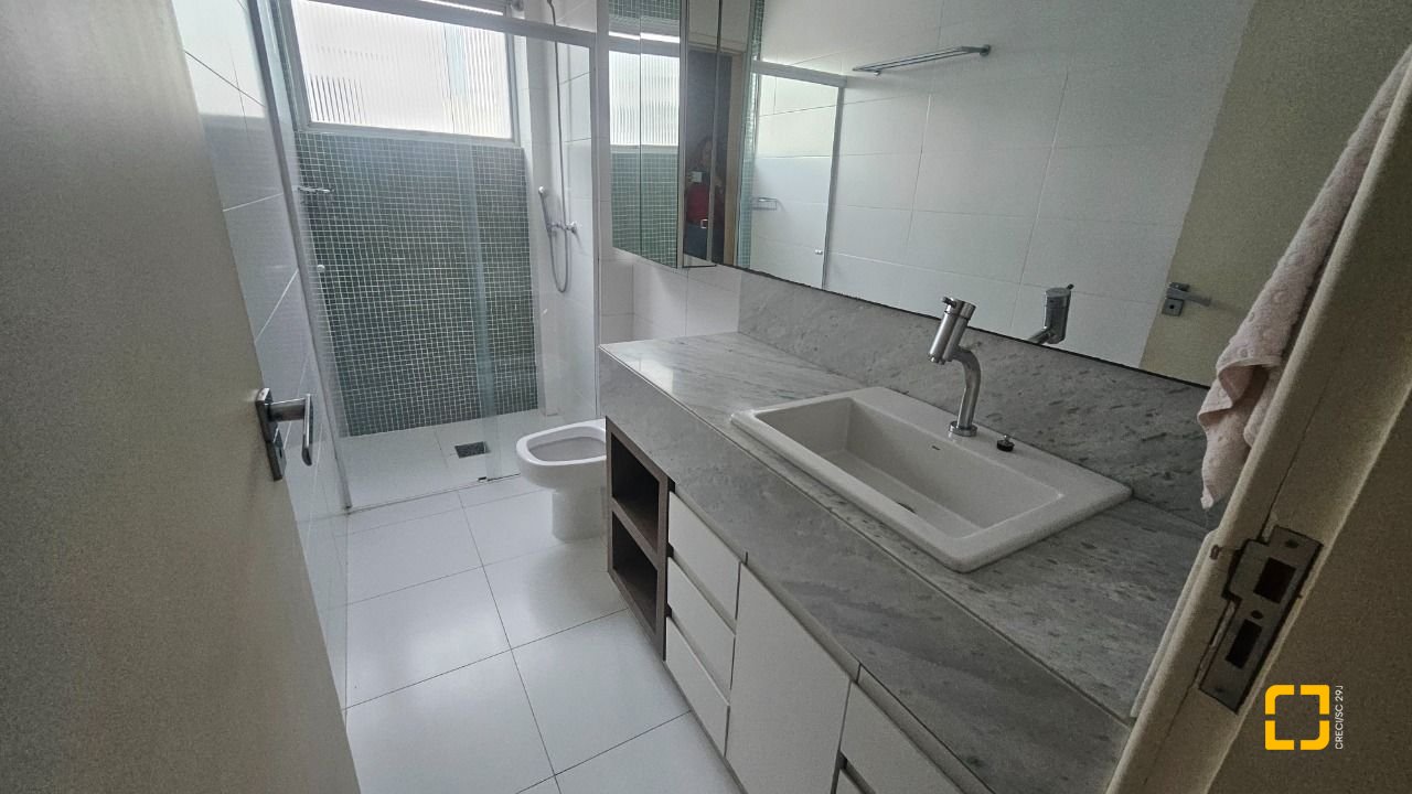 Apartamento com 100m², 4 quartos (sendo 1 suíte), 1 garagem, no bairro Centro em Florianópolis