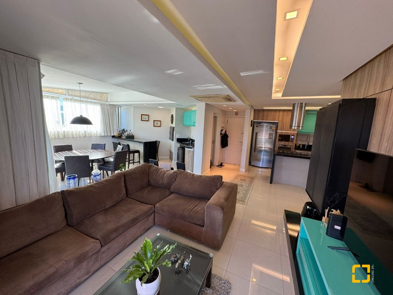 Cobertura com 199m², 4 quartos (sendo 1 suíte), 2 garagens, no bairro Lagoa da Conceição em Florianópolis