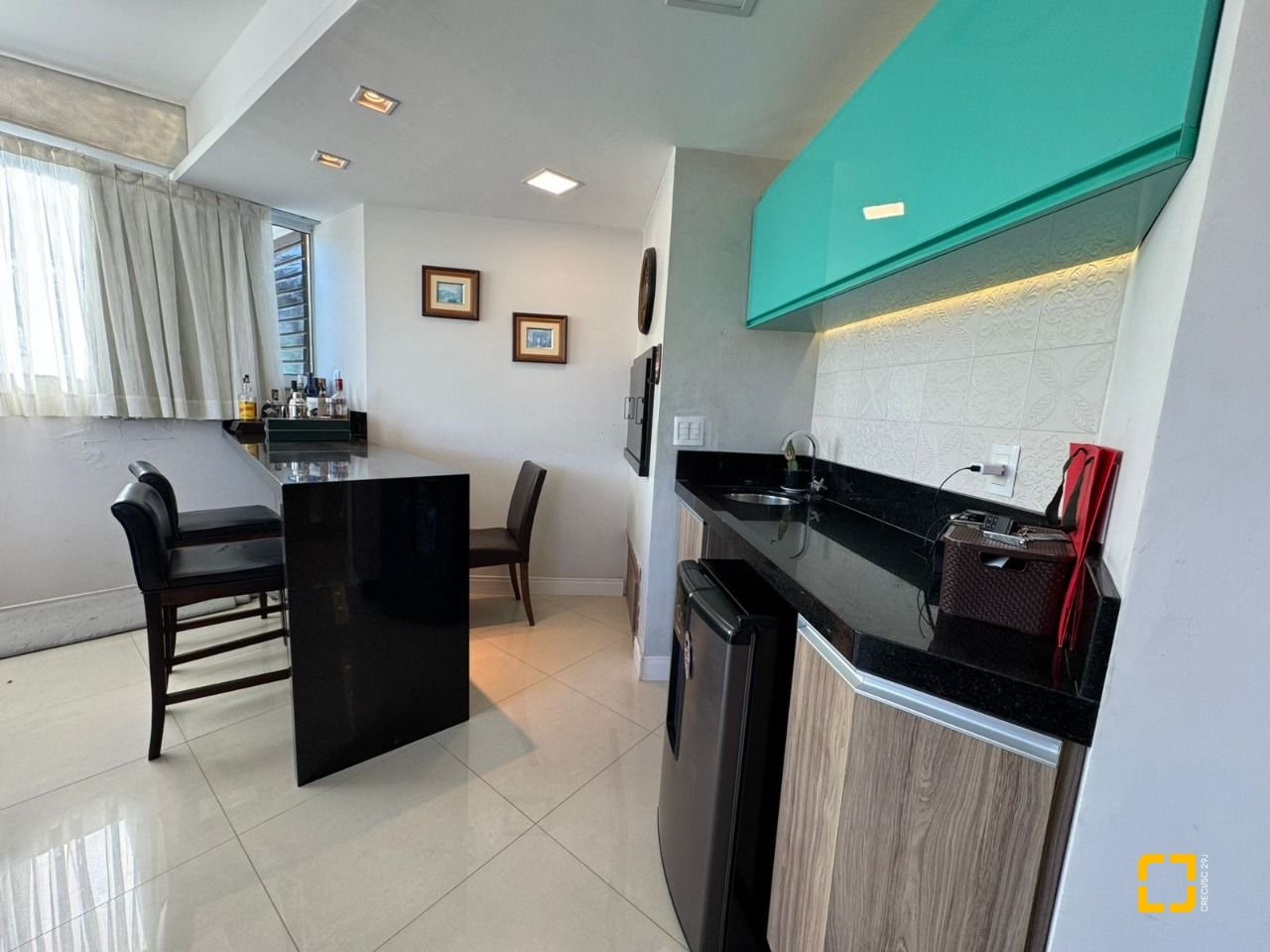 Cobertura com 199m², 4 quartos (sendo 1 suíte), 2 garagens, no bairro Lagoa da Conceição em Florianópolis