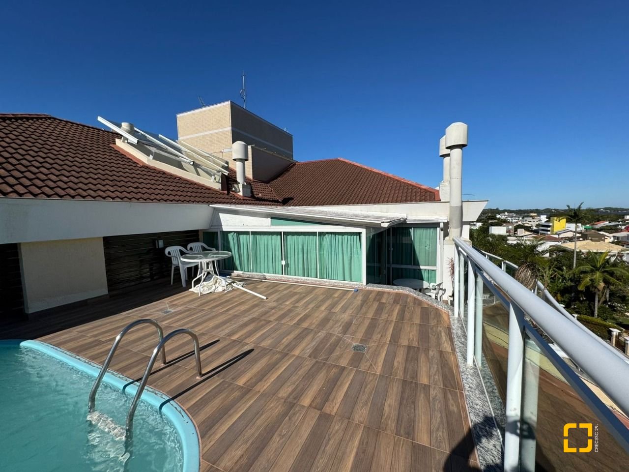 Cobertura com 199m², 4 quartos (sendo 1 suíte), 2 garagens, no bairro Lagoa da Conceição em Florianópolis