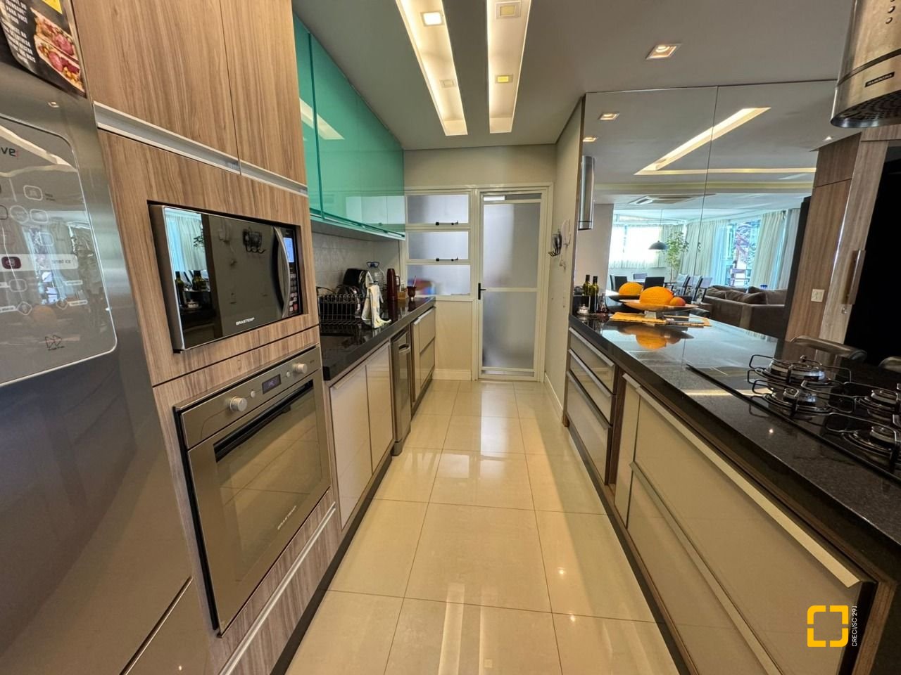 Cobertura com 199m², 4 quartos (sendo 1 suíte), 2 garagens, no bairro Lagoa da Conceição em Florianópolis