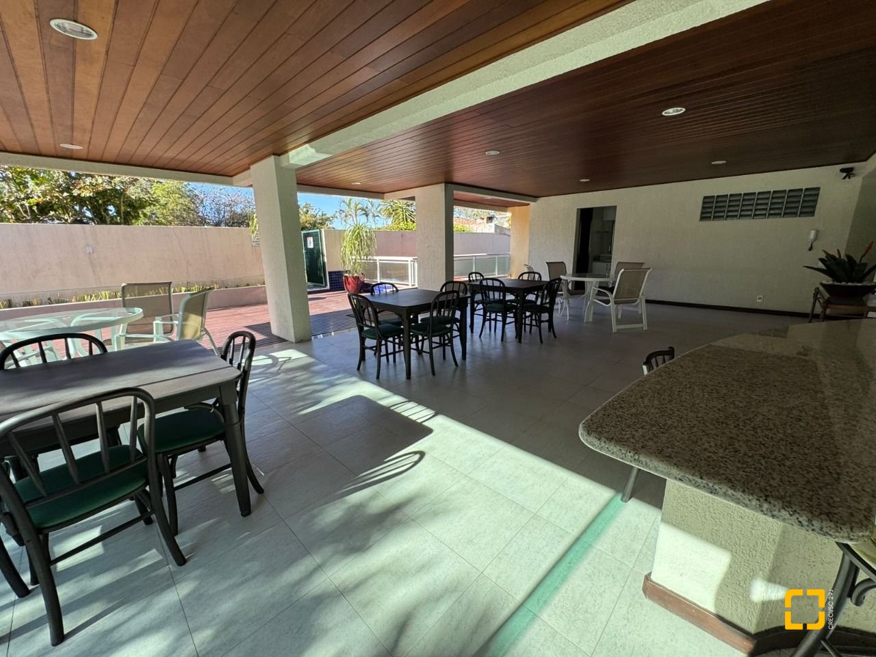 Cobertura com 199m², 4 quartos (sendo 1 suíte), 2 garagens, no bairro Lagoa da Conceição em Florianópolis