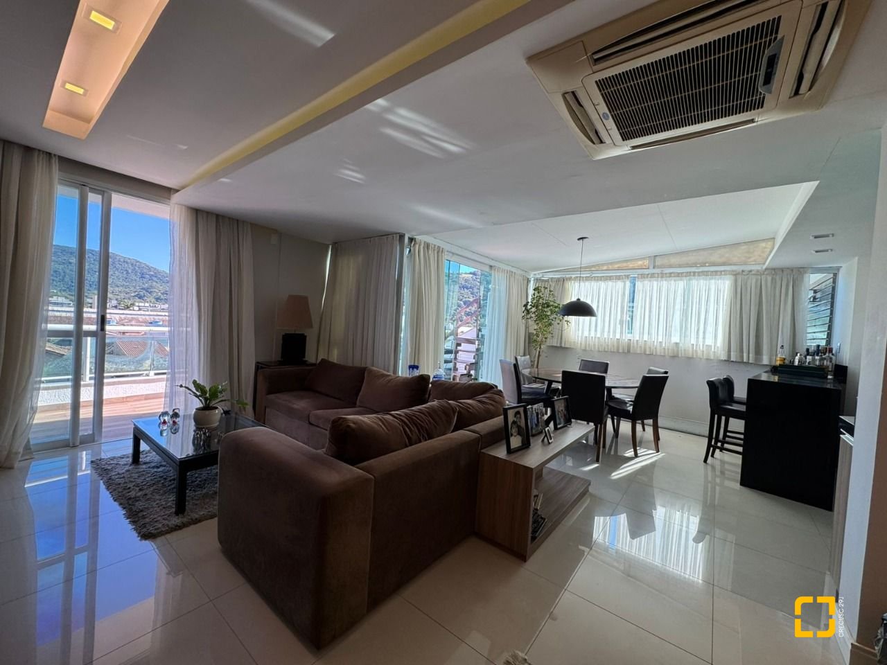 Cobertura com 199m², 4 quartos (sendo 1 suíte), 2 garagens, no bairro Lagoa da Conceição em Florianópolis