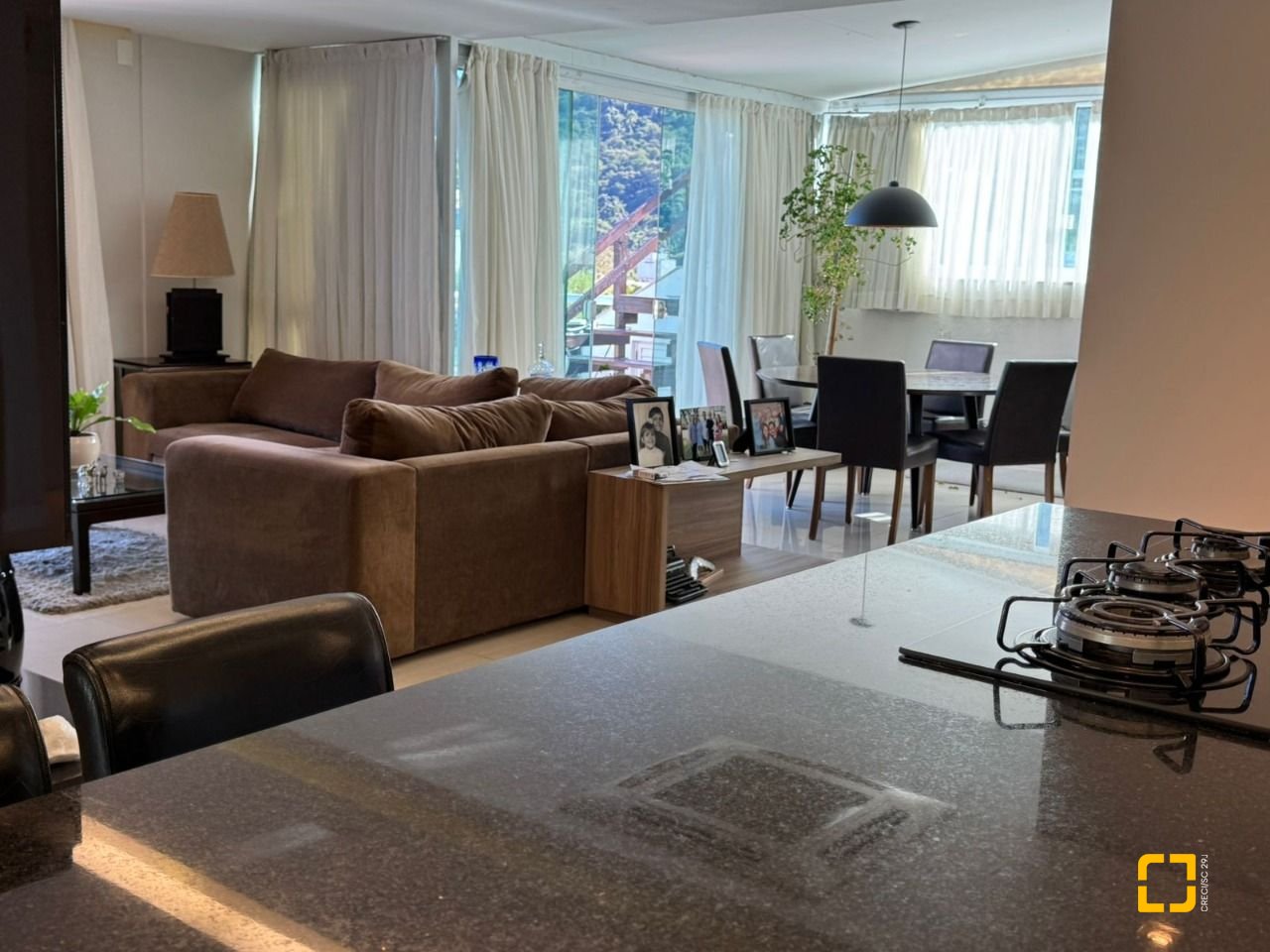 Cobertura com 199m², 4 quartos (sendo 1 suíte), 2 garagens, no bairro Lagoa da Conceição em Florianópolis