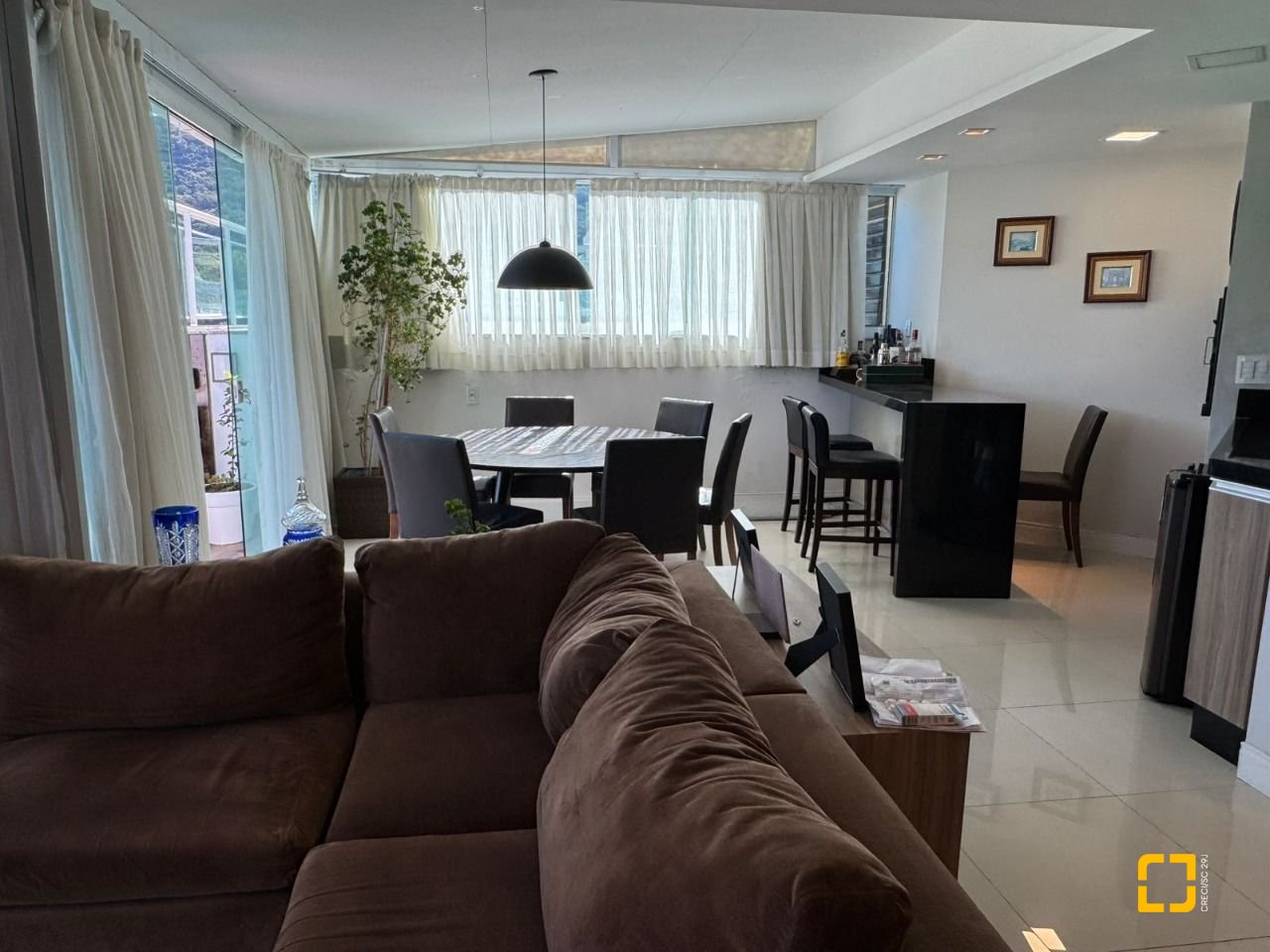 Cobertura com 199m², 4 quartos (sendo 1 suíte), 2 garagens, no bairro Lagoa da Conceição em Florianópolis
