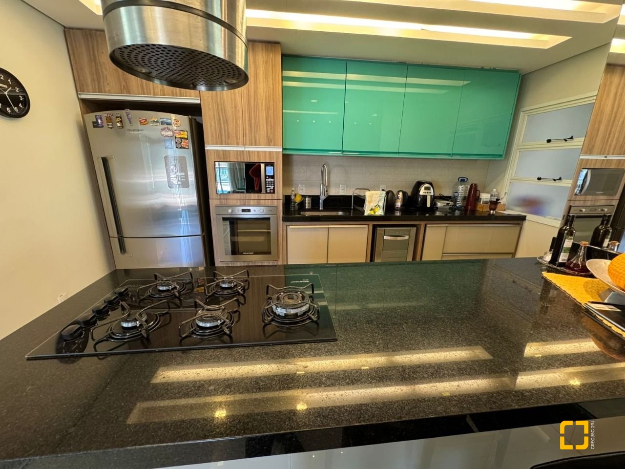 Cobertura com 199m², 4 quartos (sendo 1 suíte), 2 garagens, no bairro Lagoa da Conceição em Florianópolis
