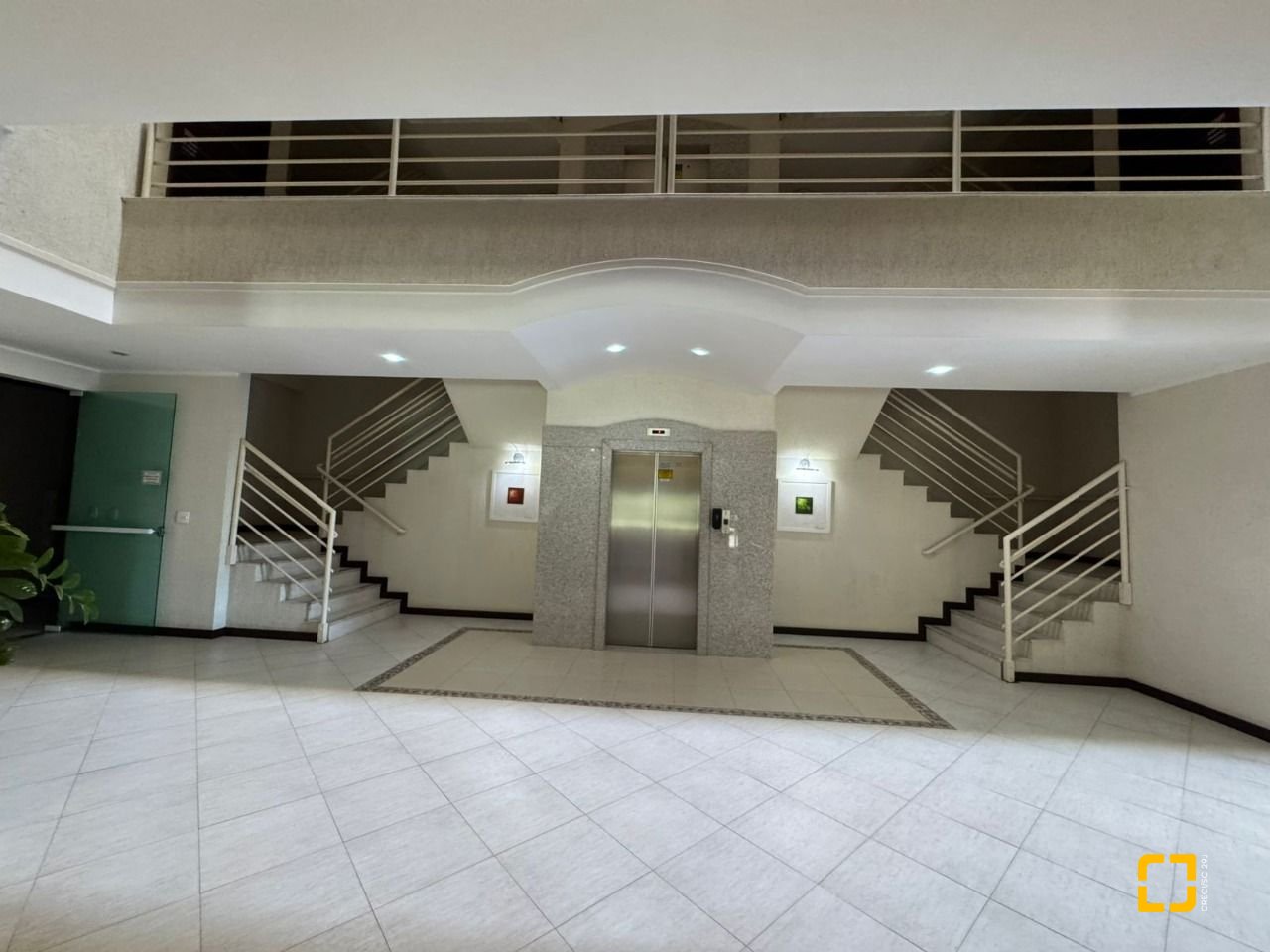 Cobertura com 199m², 4 quartos (sendo 1 suíte), 2 garagens, no bairro Lagoa da Conceição em Florianópolis