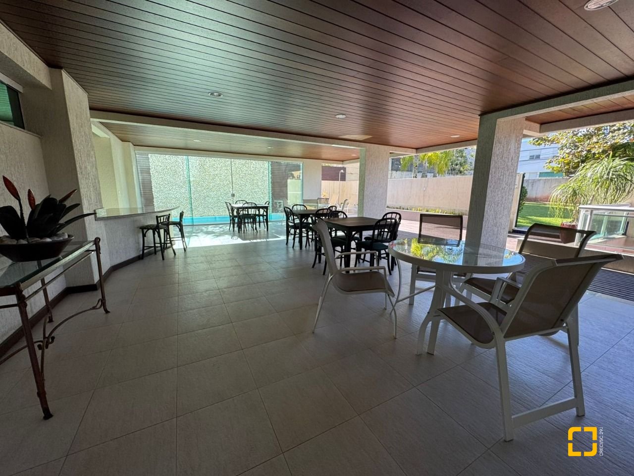 Cobertura com 199m², 4 quartos (sendo 1 suíte), 2 garagens, no bairro Lagoa da Conceição em Florianópolis