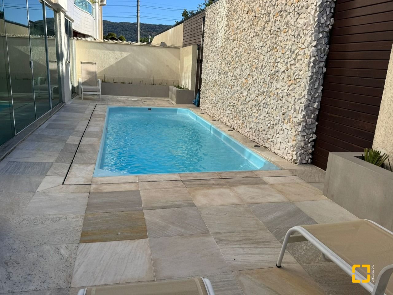 Cobertura com 199m², 4 quartos (sendo 1 suíte), 2 garagens, no bairro Lagoa da Conceição em Florianópolis