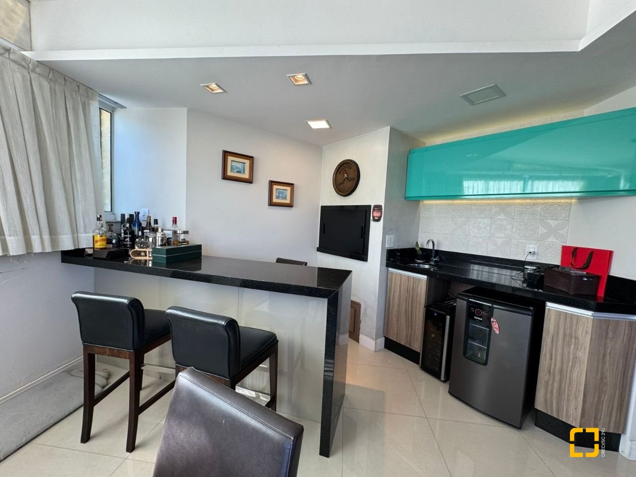Cobertura com 199m², 3 quartos (sendo 1 suíte), 2 garagens, no bairro Lagoa da Conceição em Florianópolis