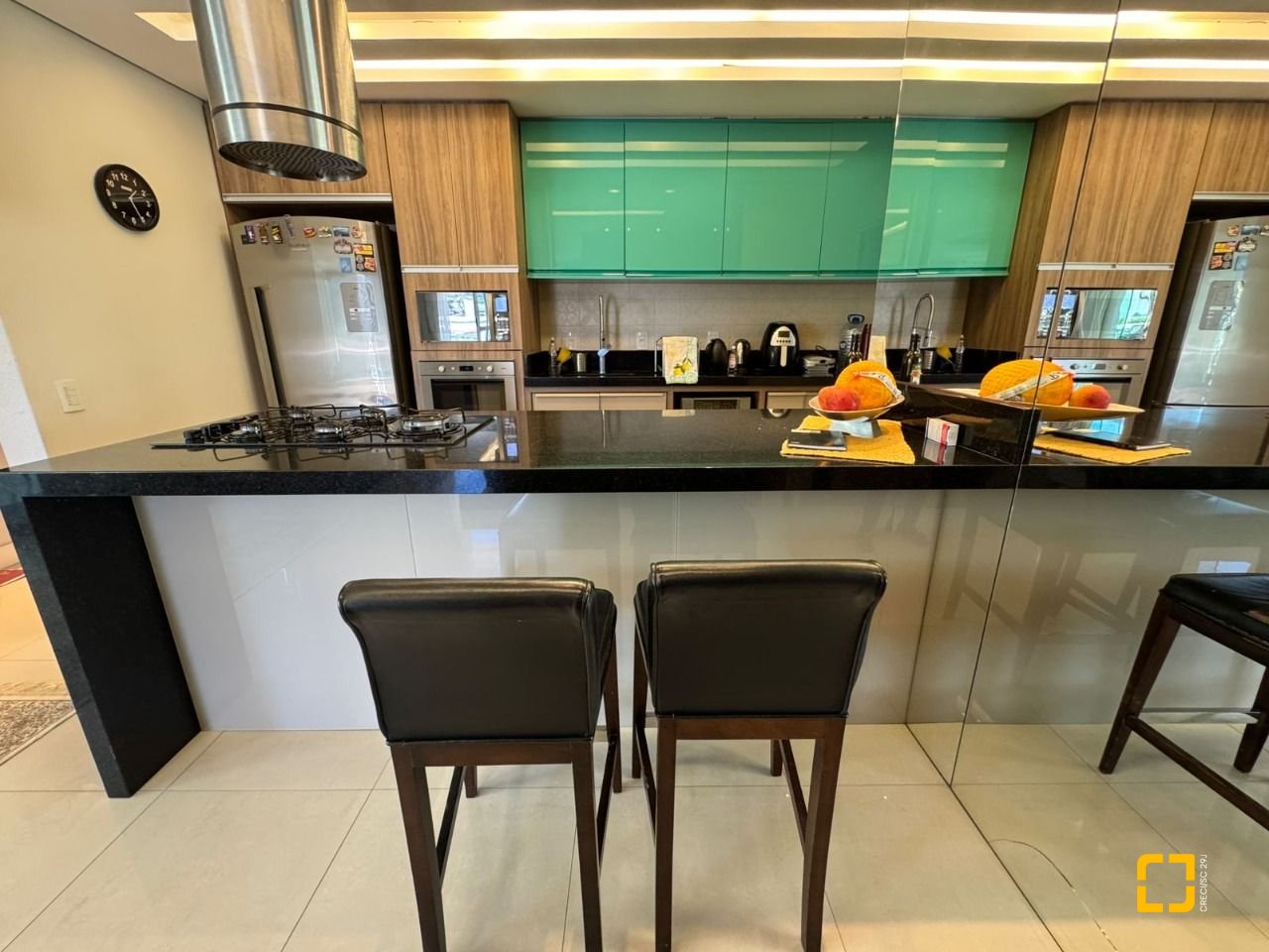 Cobertura com 199m², 3 quartos (sendo 1 suíte), 2 garagens, no bairro Lagoa da Conceição em Florianópolis