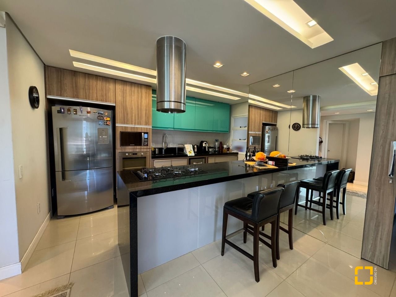 Cobertura com 199m², 3 quartos (sendo 1 suíte), 2 garagens, no bairro Lagoa da Conceição em Florianópolis