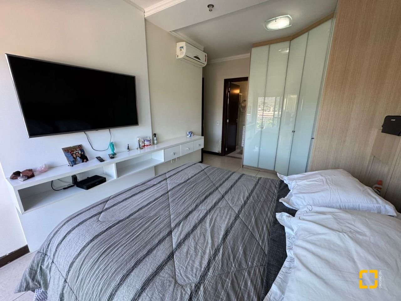 Cobertura com 199m², 3 quartos (sendo 1 suíte), 2 garagens, no bairro Lagoa da Conceição em Florianópolis