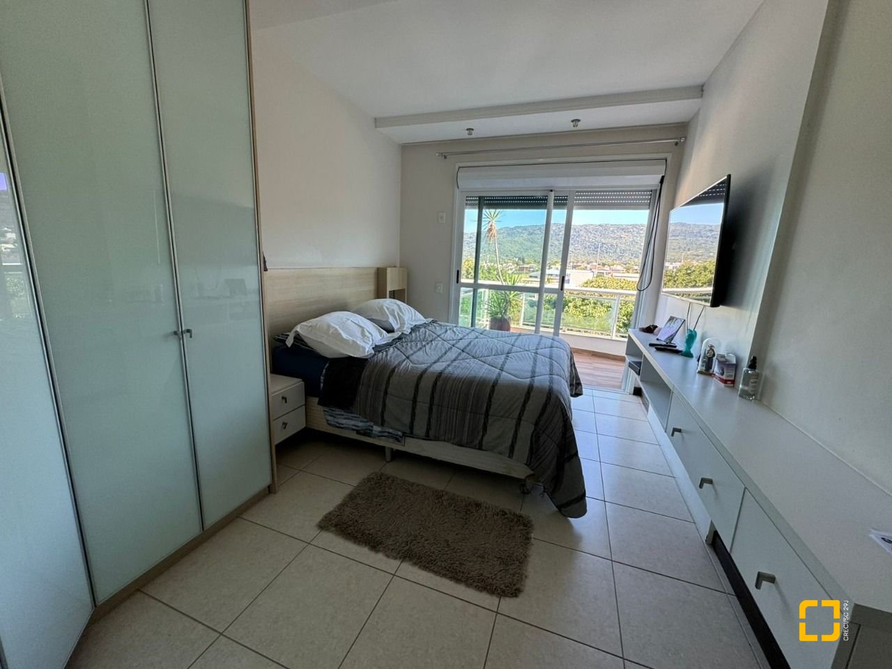 Cobertura com 199m², 3 quartos (sendo 1 suíte), 2 garagens, no bairro Lagoa da Conceição em Florianópolis