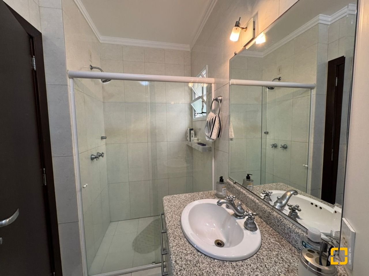 Cobertura com 199m², 3 quartos (sendo 1 suíte), 2 garagens, no bairro Lagoa da Conceição em Florianópolis