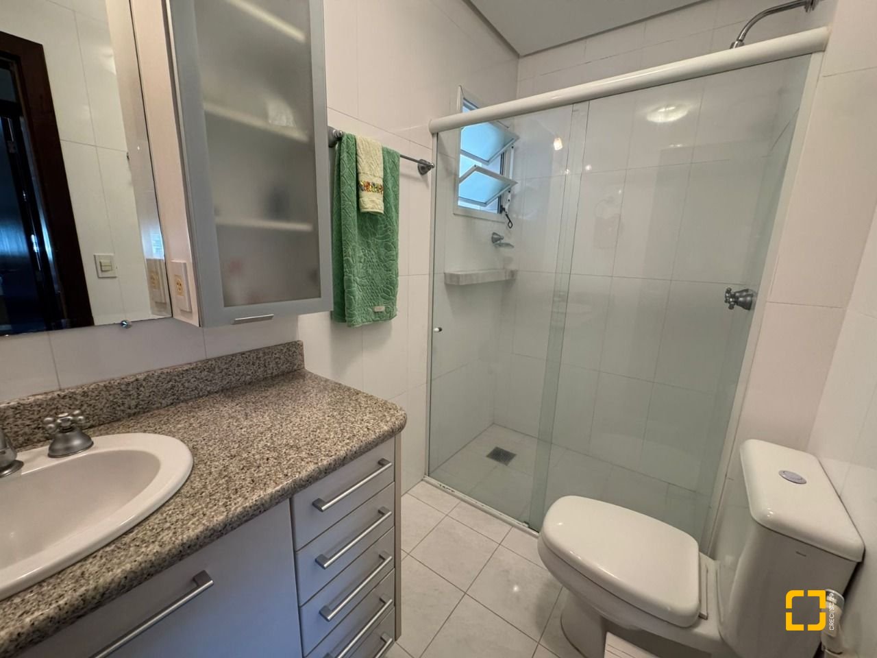 Cobertura com 199m², 3 quartos (sendo 1 suíte), 2 garagens, no bairro Lagoa da Conceição em Florianópolis