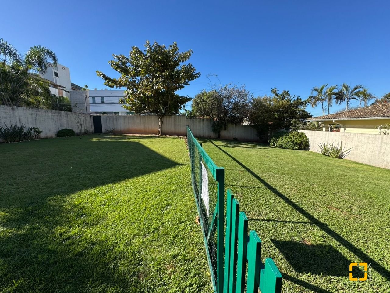 Cobertura com 199m², 3 quartos (sendo 1 suíte), 2 garagens, no bairro Lagoa da Conceição em Florianópolis