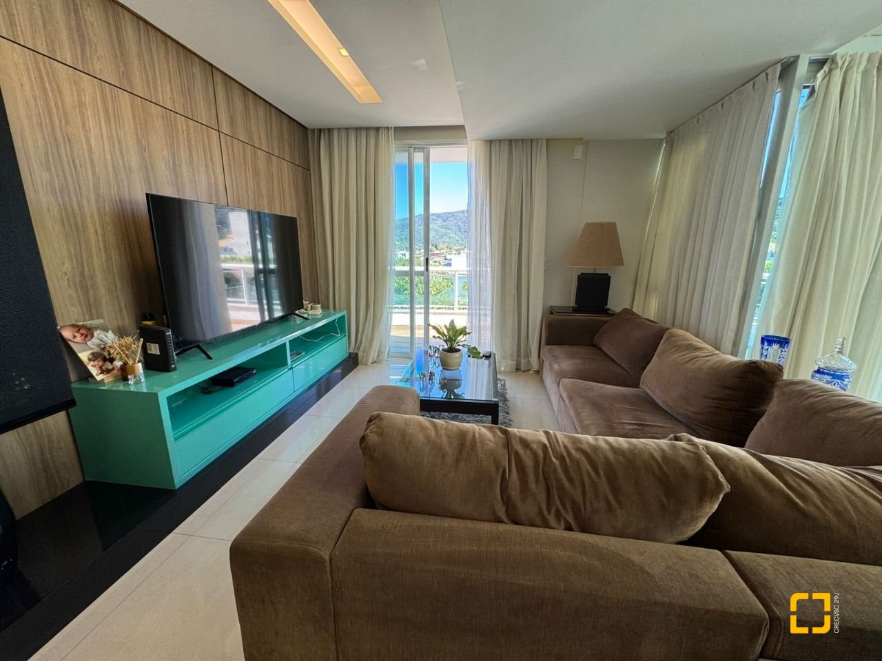 Cobertura com 199m², 4 quartos (sendo 1 suíte), 2 garagens, no bairro Lagoa da Conceição em Florianópolis