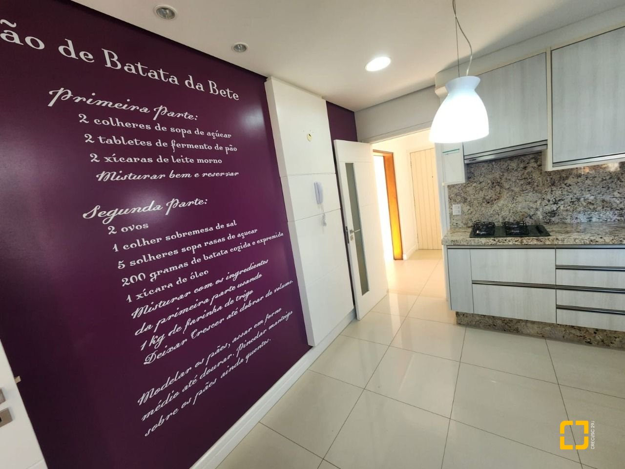 Cobertura com 226m², 4 quartos (sendo 1 suíte), 2 garagens, no bairro Coqueiros em Florianópolis