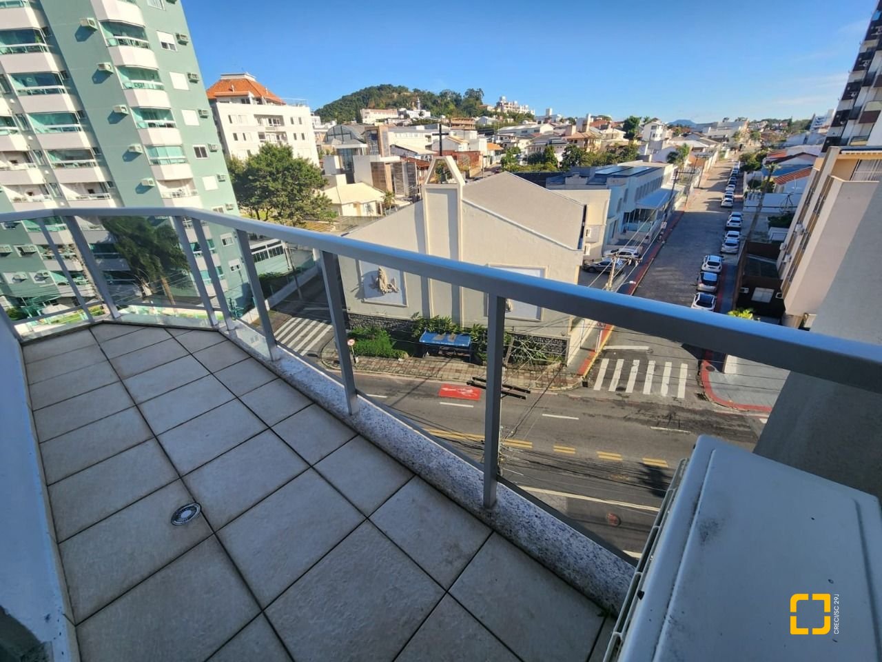Cobertura com 226m², 4 quartos (sendo 1 suíte), 2 garagens, no bairro Coqueiros em Florianópolis