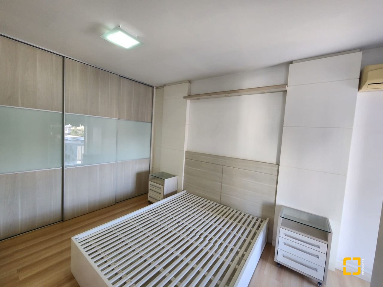 Cobertura com 226m², 4 quartos (sendo 1 suíte), 2 garagens, no bairro Coqueiros em Florianópolis