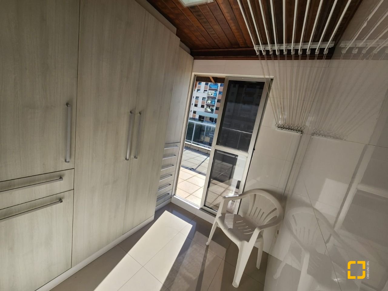 Cobertura com 226m², 4 quartos (sendo 1 suíte), 2 garagens, no bairro Coqueiros em Florianópolis