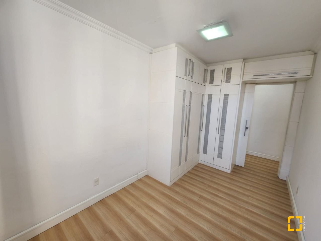 Cobertura com 226m², 4 quartos (sendo 1 suíte), 2 garagens, no bairro Coqueiros em Florianópolis