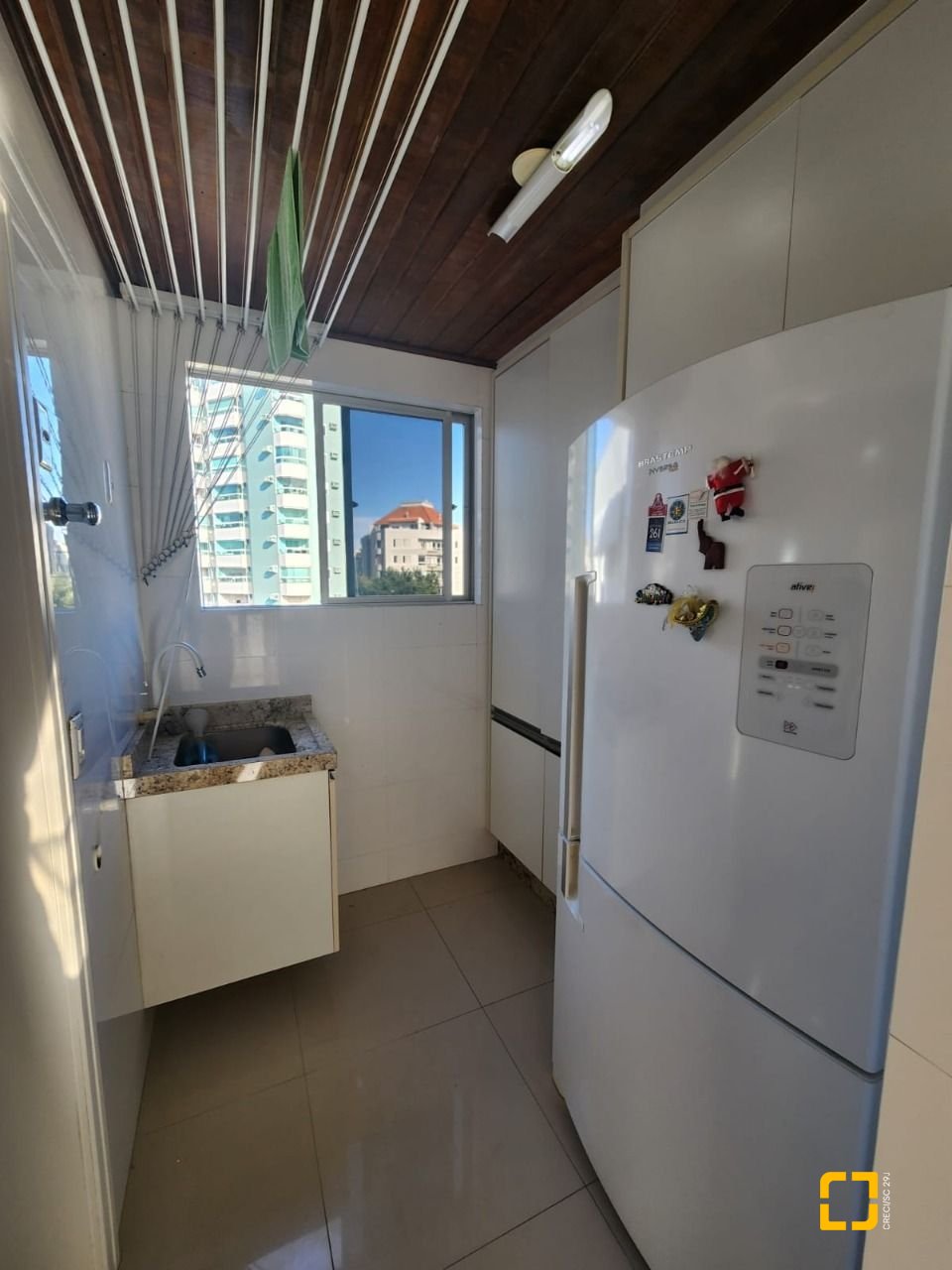 Cobertura com 226m², 4 quartos (sendo 1 suíte), 2 garagens, no bairro Coqueiros em Florianópolis