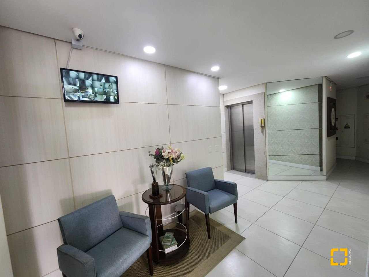 Cobertura com 226m², 4 quartos (sendo 1 suíte), 2 garagens, no bairro Coqueiros em Florianópolis