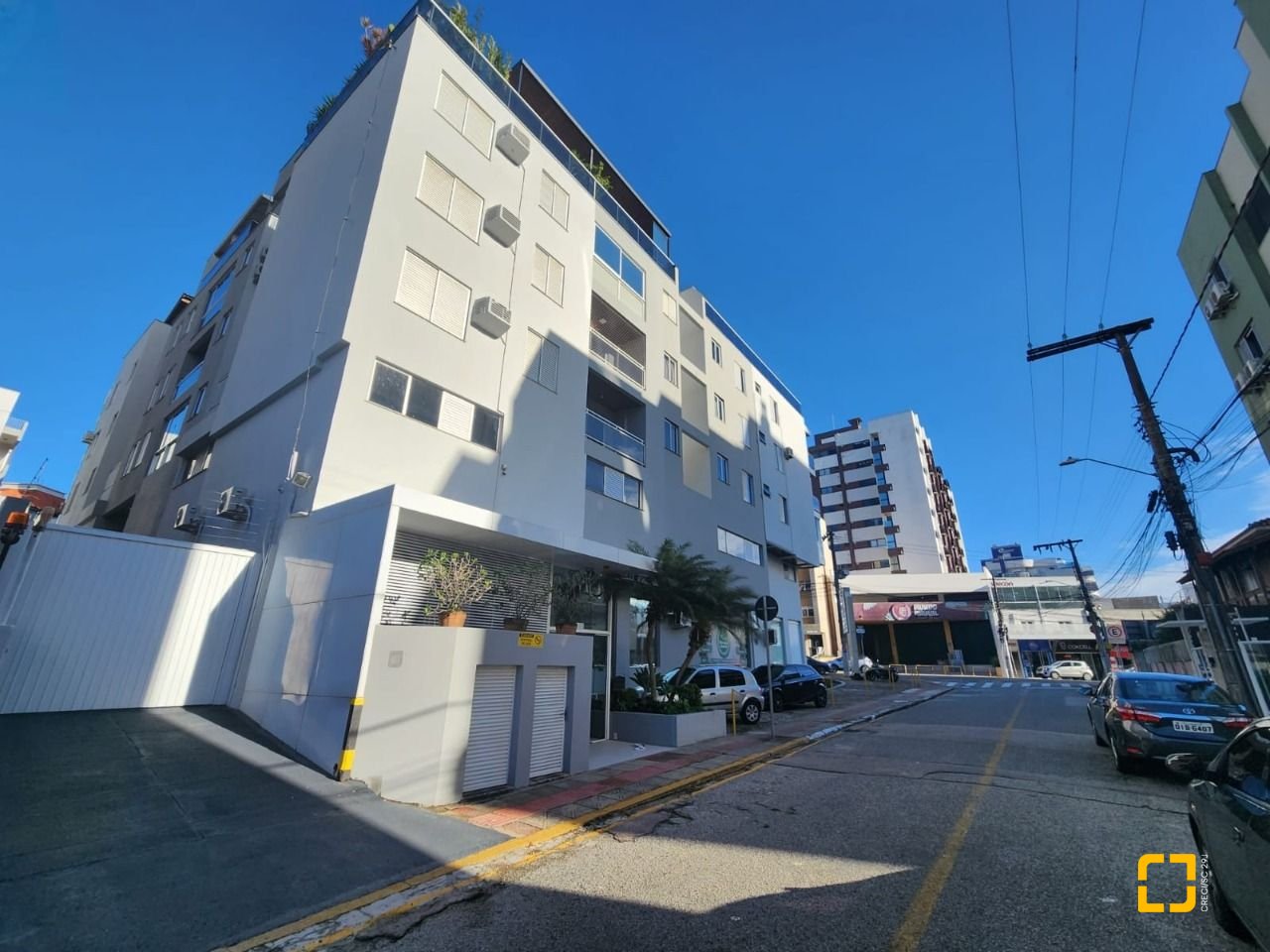 Cobertura com 226m², 4 quartos (sendo 1 suíte), 2 garagens, no bairro Coqueiros em Florianópolis