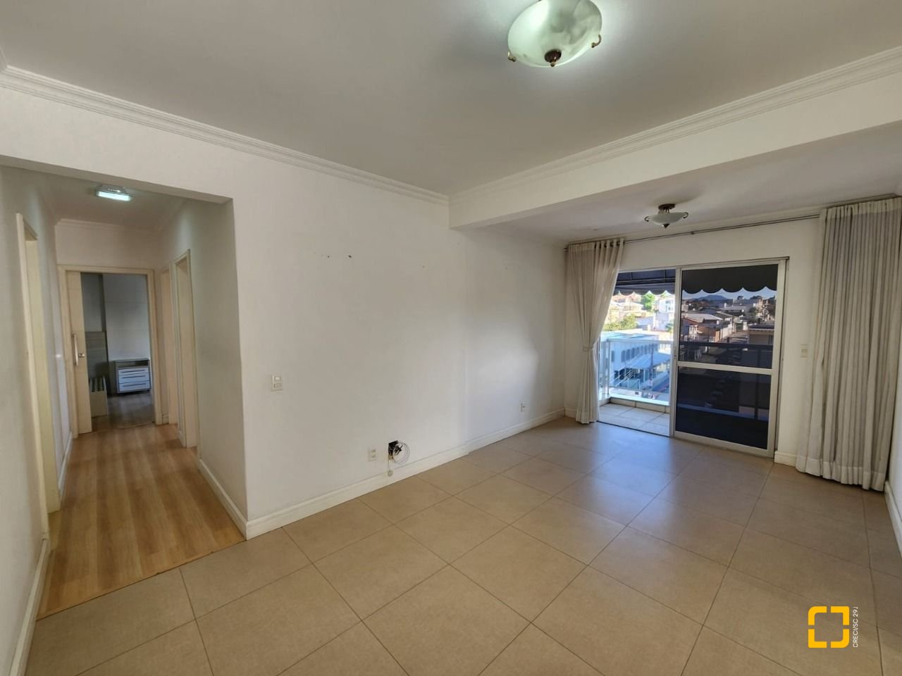 Cobertura com 226m², 3 quartos (sendo 1 suíte), 2 garagens, no bairro Coqueiros em Florianópolis