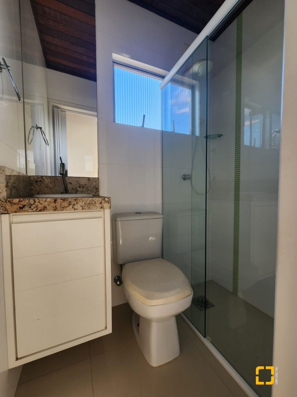 Cobertura com 226m², 3 quartos (sendo 1 suíte), 2 garagens, no bairro Coqueiros em Florianópolis