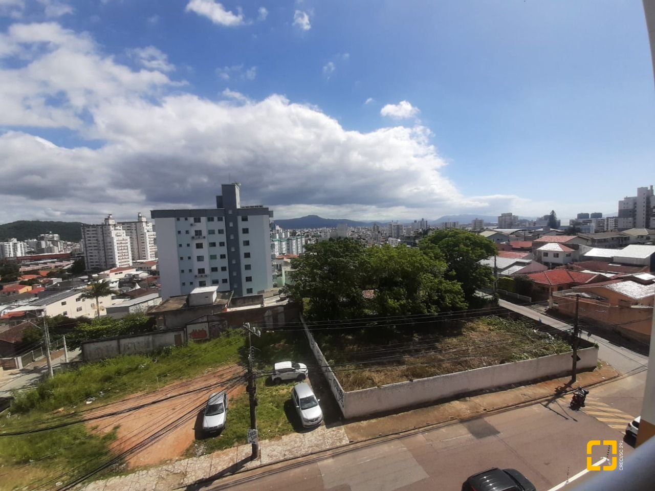 Apartamento com 80m², 2 quartos (sendo 1 suíte), 1 garagem, no bairro Barreiros em São José