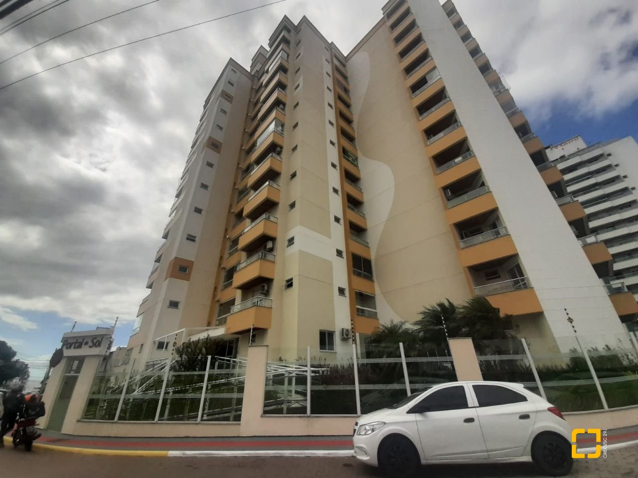 Apartamento com 80m², 2 quartos (sendo 1 suíte), 1 garagem, no bairro Barreiros em São José