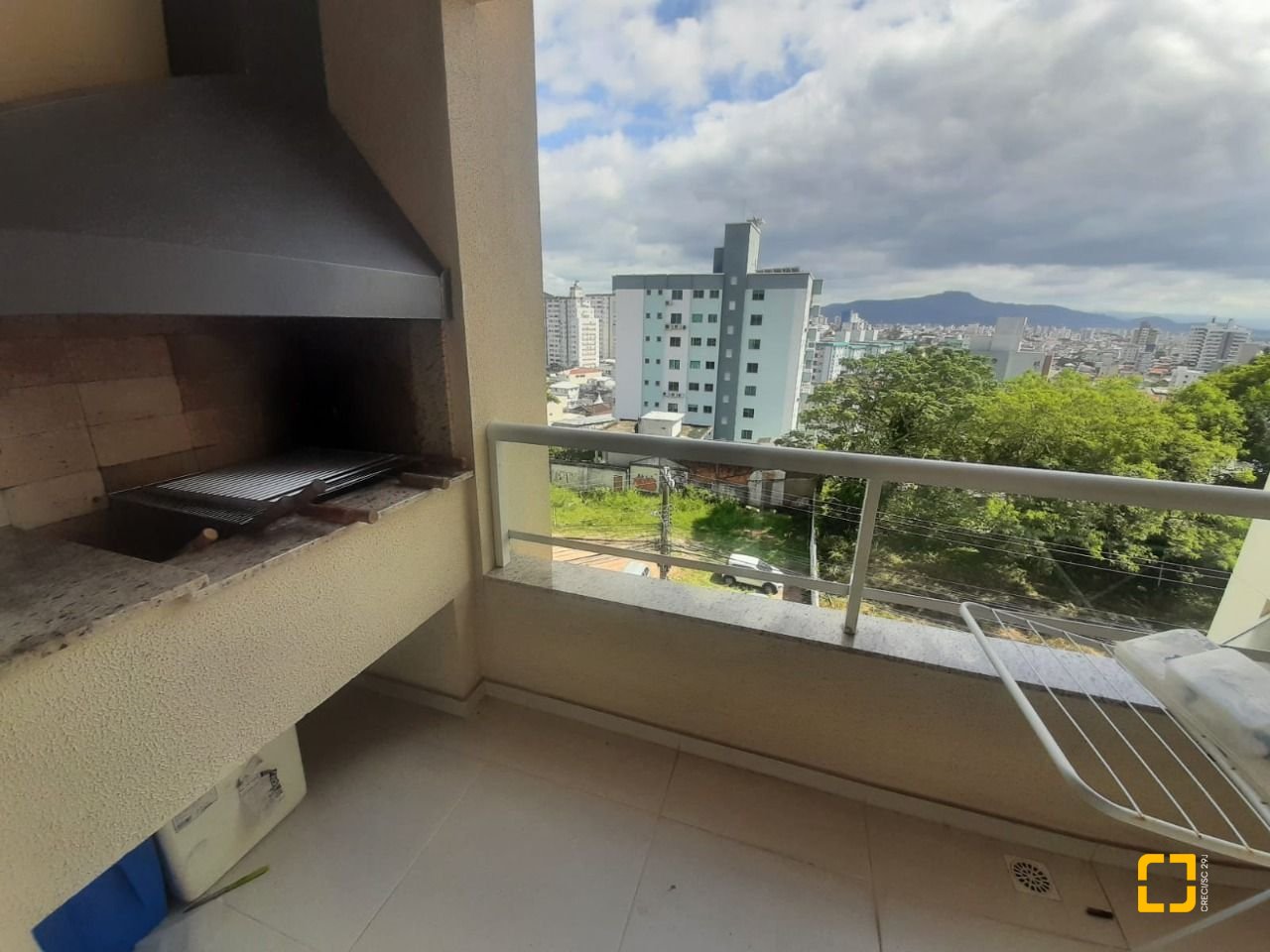 Apartamento com 80m², 2 quartos (sendo 1 suíte), 1 garagem, no bairro Barreiros em São José