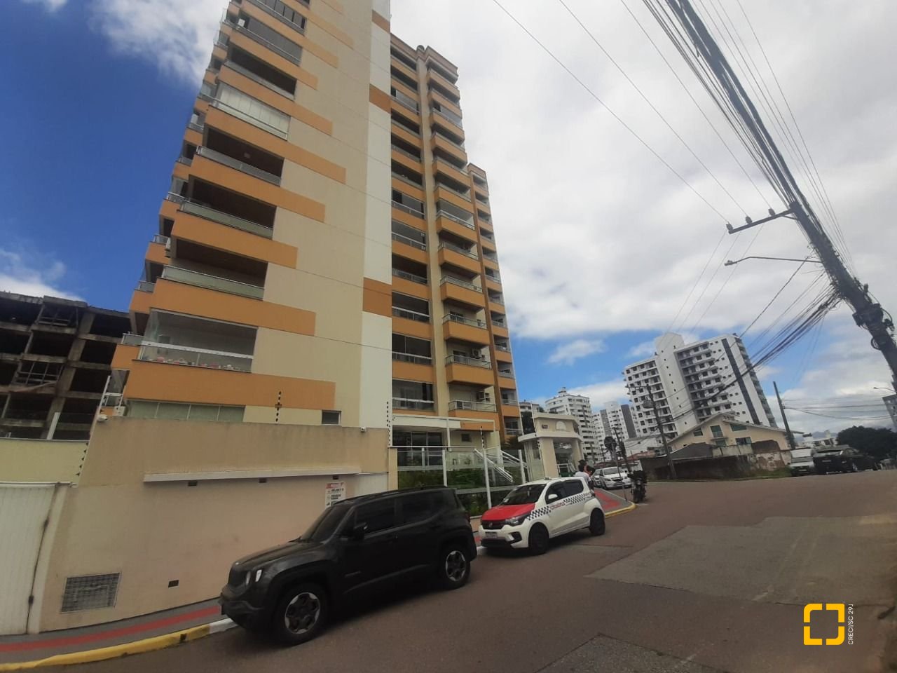 Apartamento com 80m², 2 quartos (sendo 1 suíte), 1 garagem, no bairro Barreiros em São José