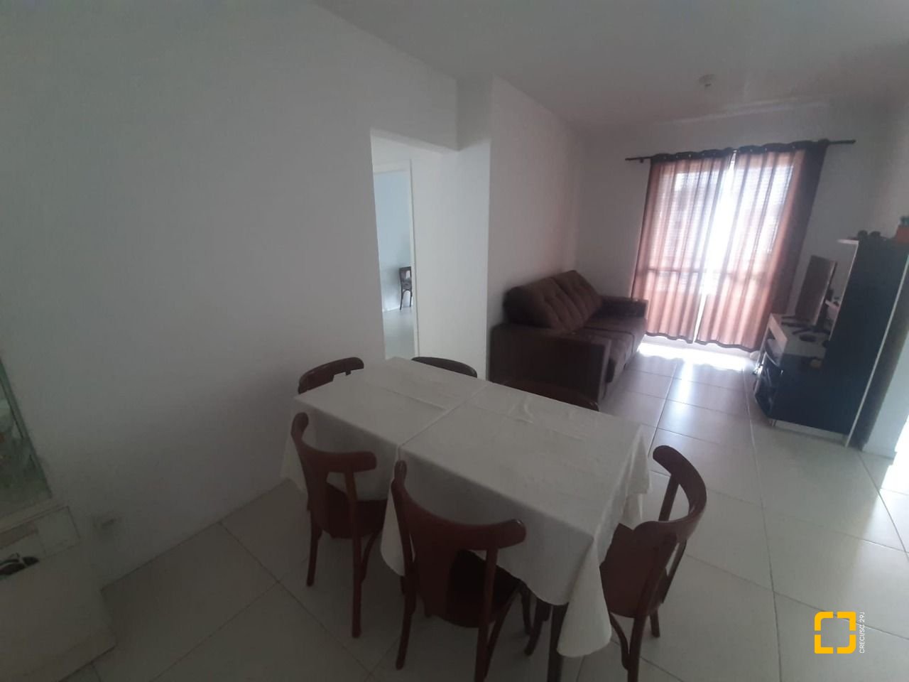 Apartamento com 80m², 2 quartos (sendo 1 suíte), 1 garagem, no bairro Barreiros em São José