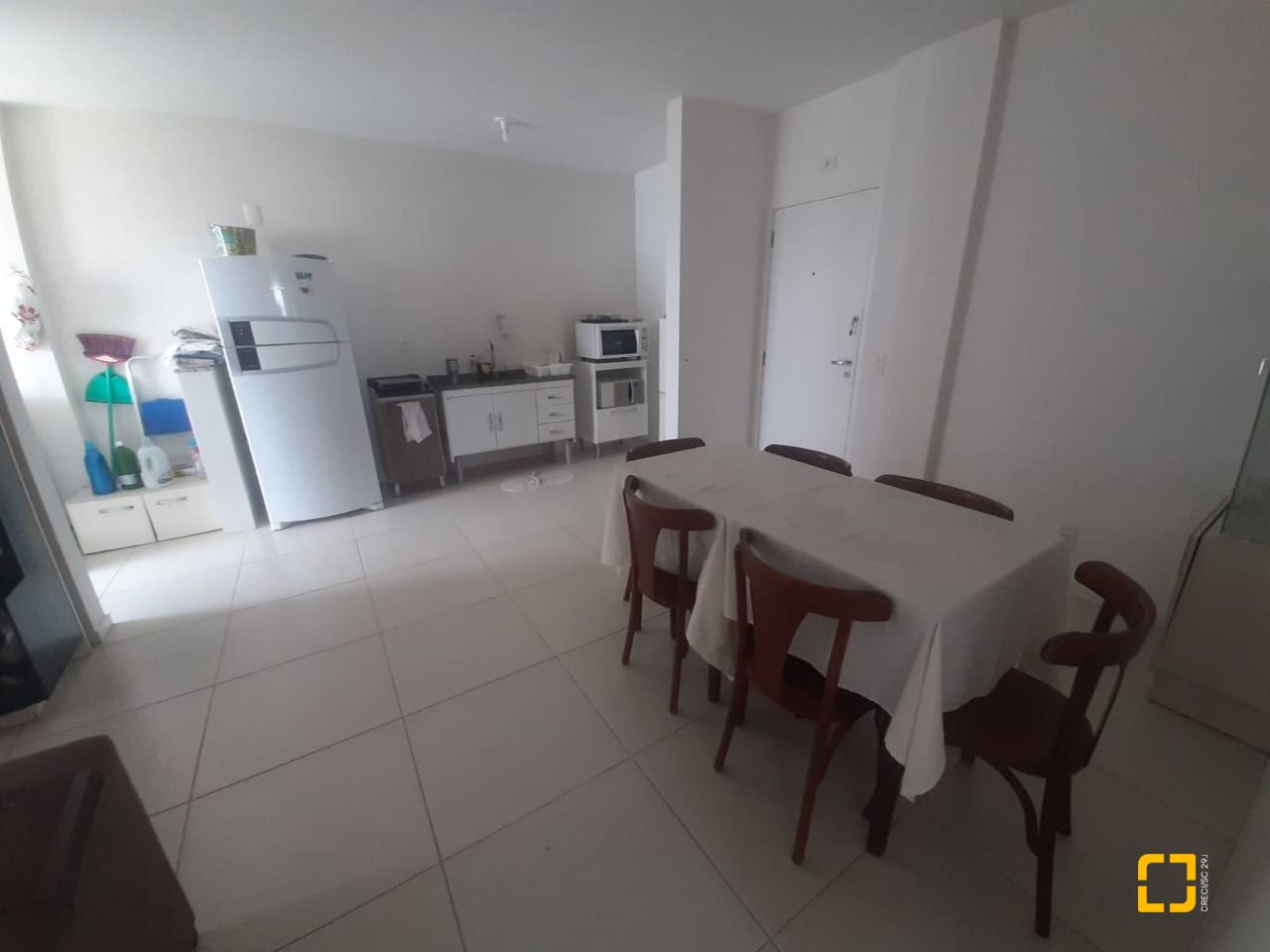 Apartamento com 80m², 2 quartos (sendo 1 suíte), 1 garagem, no bairro Barreiros em São José