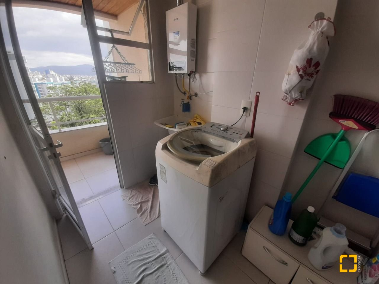 Apartamento com 80m², 2 quartos (sendo 1 suíte), 1 garagem, no bairro Barreiros em São José