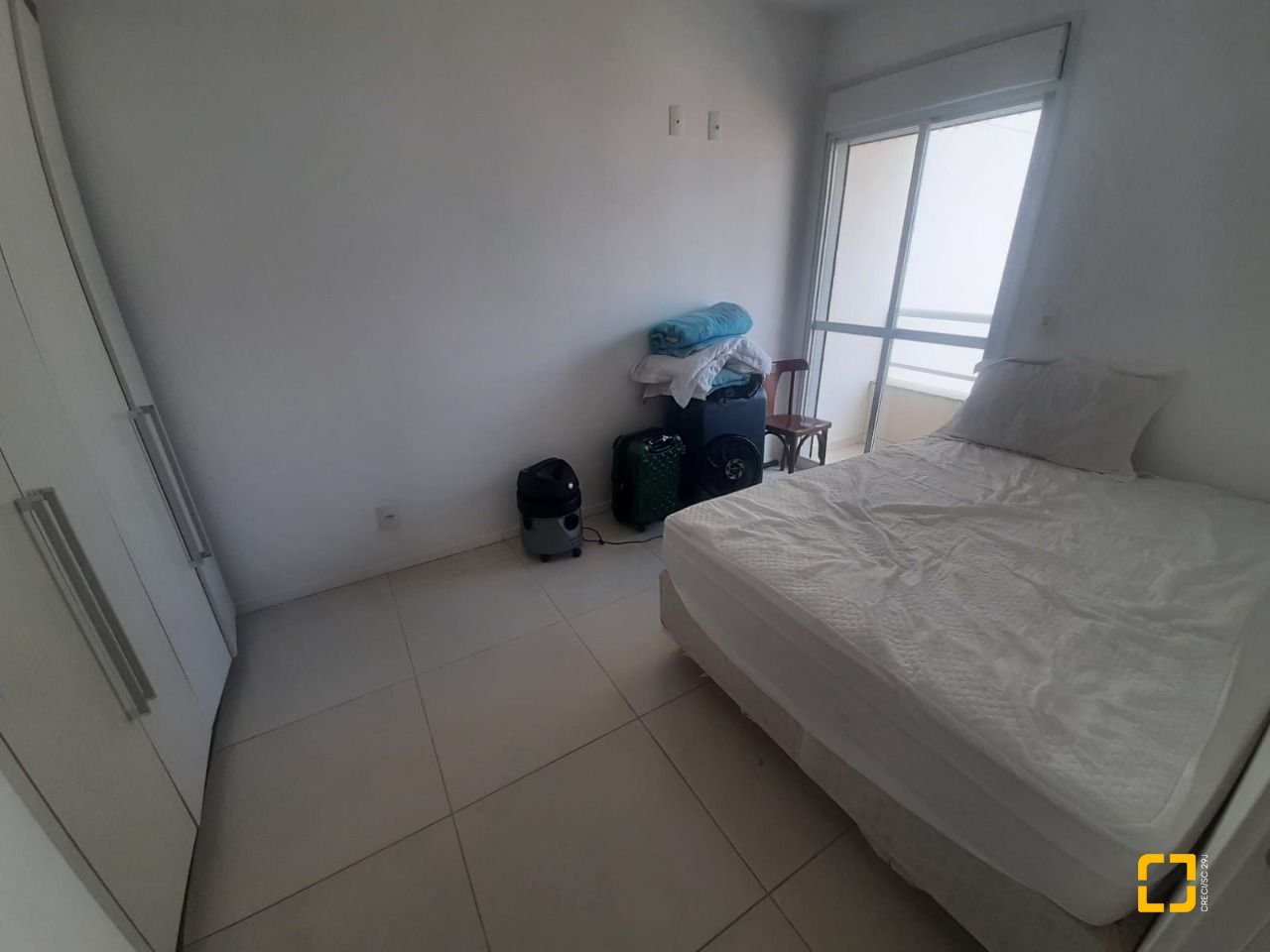 Apartamento com 80m², 2 quartos (sendo 1 suíte), 1 garagem, no bairro Barreiros em São José