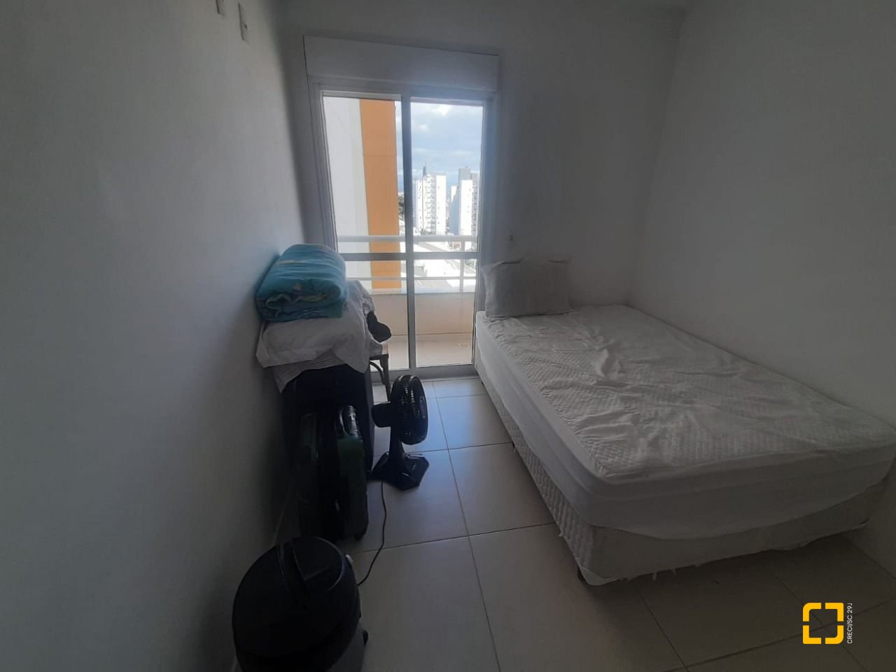 Apartamento com 80m², 2 quartos (sendo 1 suíte), 1 garagem, no bairro Barreiros em São José